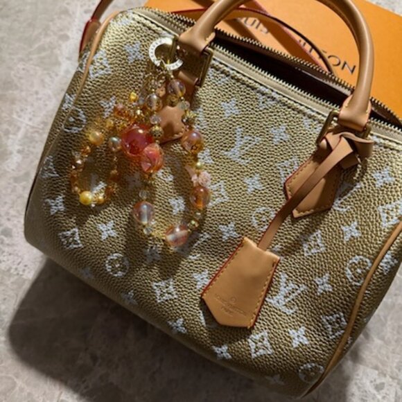 STUNNING Crossbody Satchel with POUCH - Picture 3 of 8